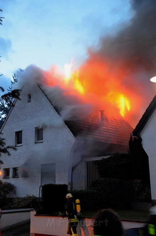 Feuer 2 Koeln Rodenkirchen Schuetzstr P023.JPG